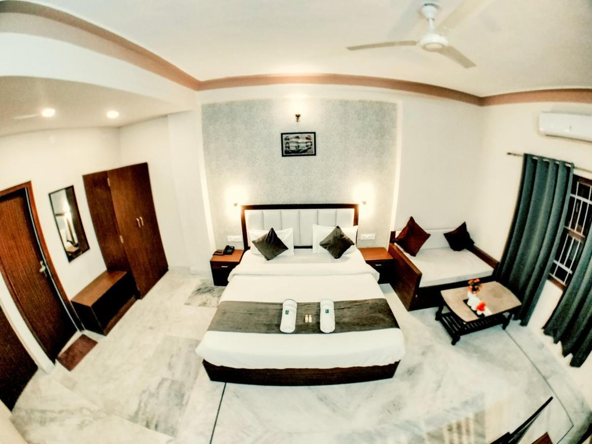 Tripli Udaipur Hotel Buitenkant foto