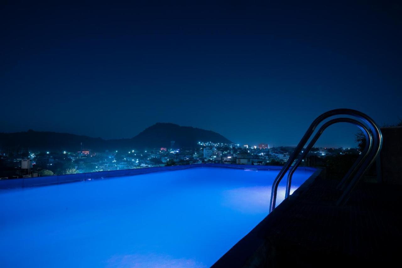 Tripli Udaipur Hotel Buitenkant foto