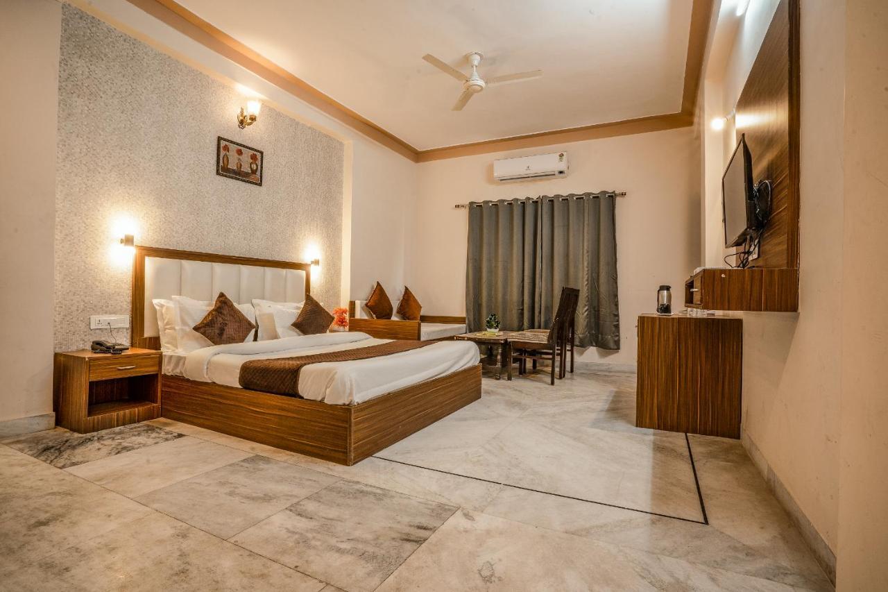 Tripli Udaipur Hotel Buitenkant foto